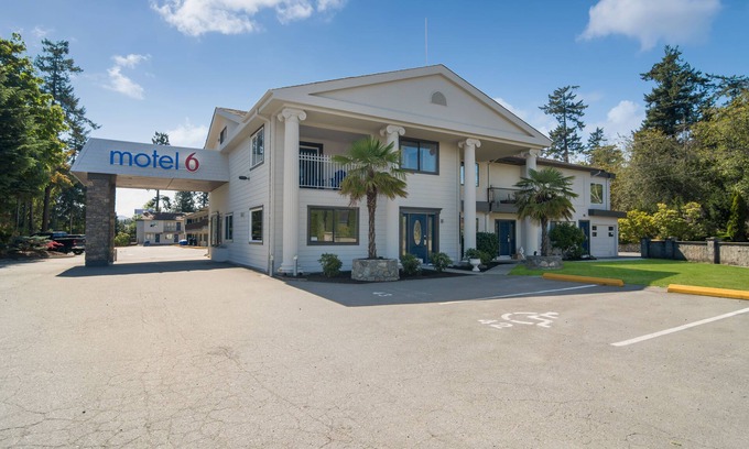 Saanichton Hotel | Motel 6 Saanichton, BC - Victoria Airport