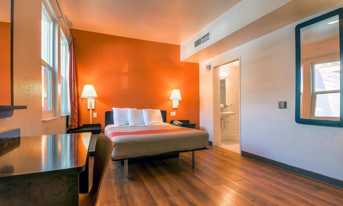 Cortez Hill Hotel | Motel 6 San Diego, CA - Downtown