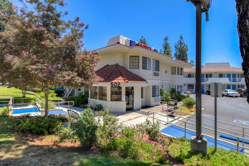 Bonita Hotel | Motel 6-San Dimas, CA - Los Angeles