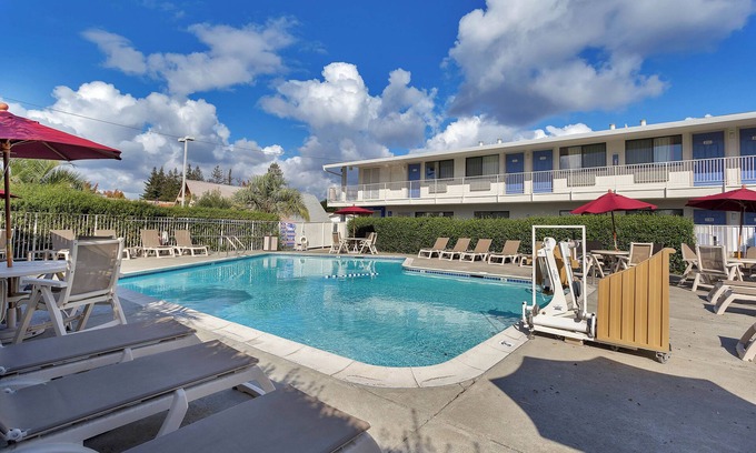 Santa Rosa Hotel | Motel 6 – Santa Rosa, CA - South