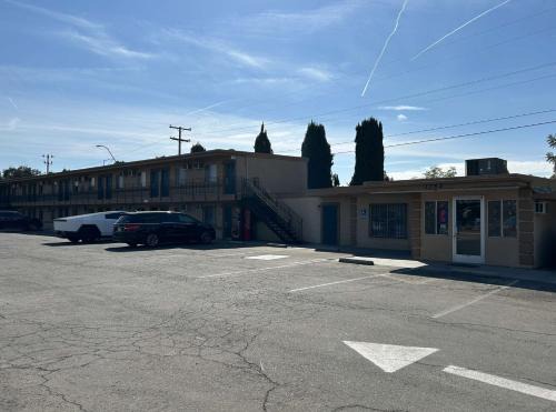 Selma Hotel | Motel 6 Selma, CA