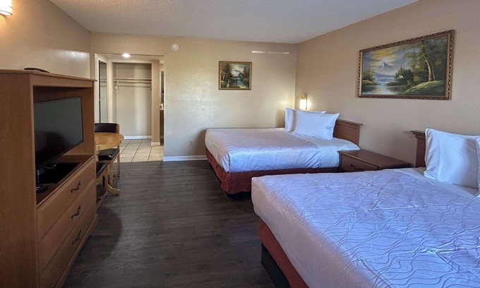 Selma Hotel | Motel 6 Selma, CA