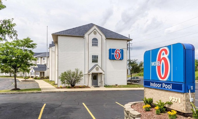 Streetsboro Hotel | Motel 6-Streetsboro, OH
