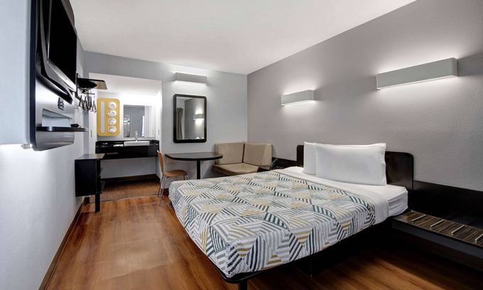 Sulphur Springs Hotel | Motel 6 Sulphur Springs, TX