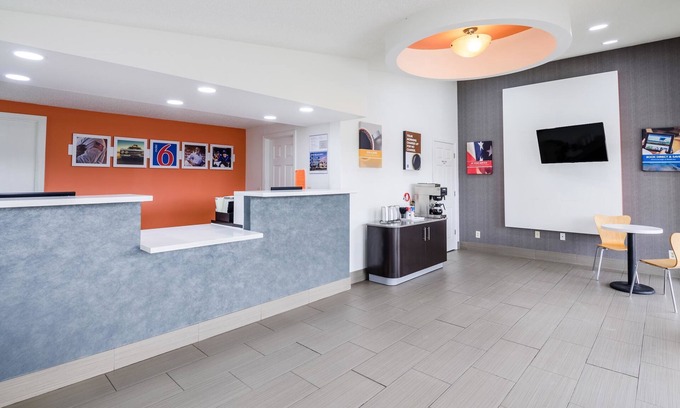 Troutville Hotel | Motel 6 Troutville, VA
