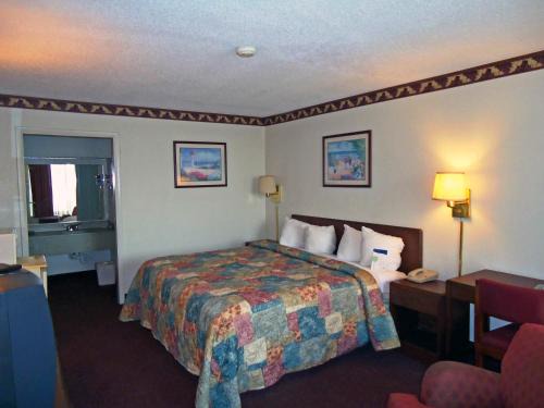 Troy Hotel | Motel 6-Troy, OH