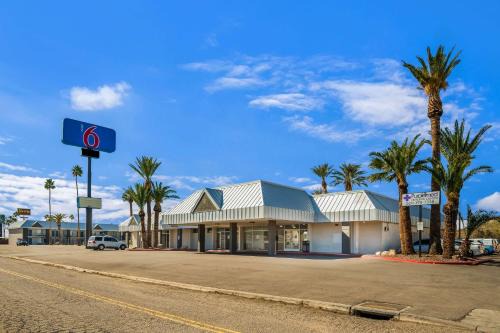 Downtown Tucson Hotel | Motel 6-Tucson, AZ-Downtown