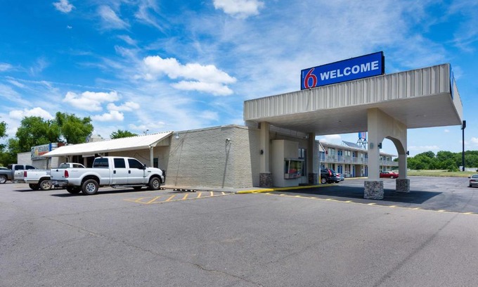 Van Buren Hotel | Motel 6-Van Buren, AR I- 40