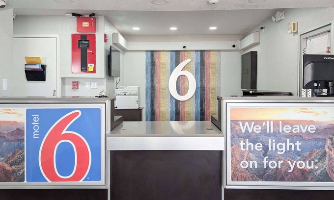 Victoria Hotel | Motel 6 Victoria, TX