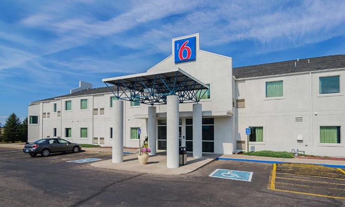 Wheatland Hotel | Motel 6-Wheatland, WY
