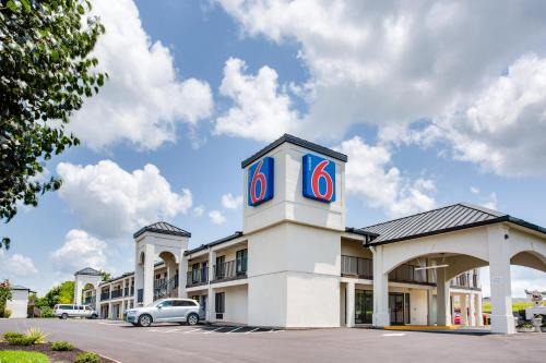 White House Hotel | Motel 6-White House, TN