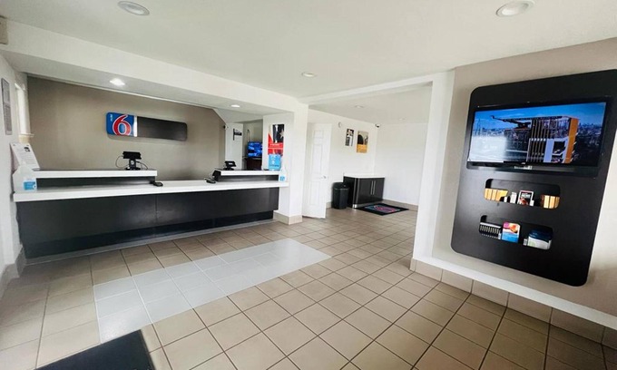Wichita Falls Hotel | Motel 6 Wichita Falls, TX - North