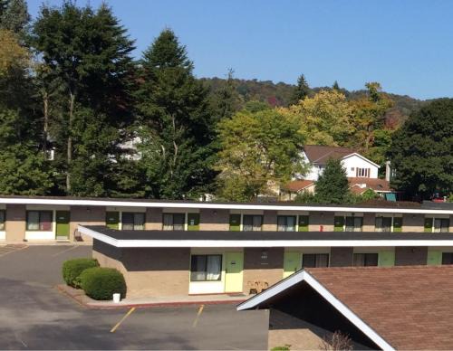 Oneonta Hotel | Motel 88