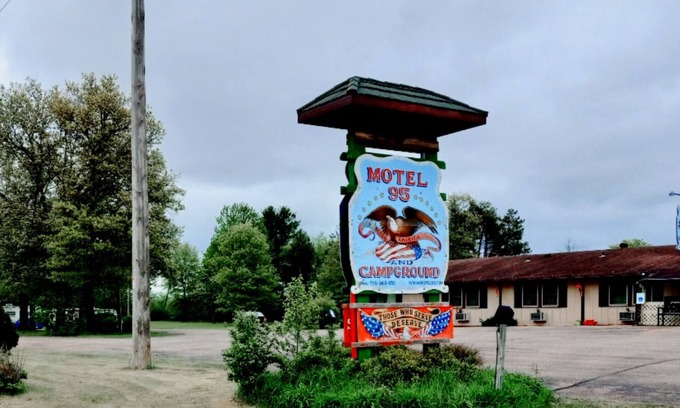 Hixton Hotel | Motel 95 and Campground