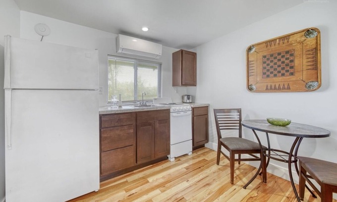 Fennville Apartment | Motel Apartment B