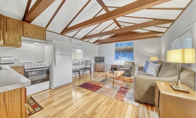 Fennville Apartment | Motel Apartment F