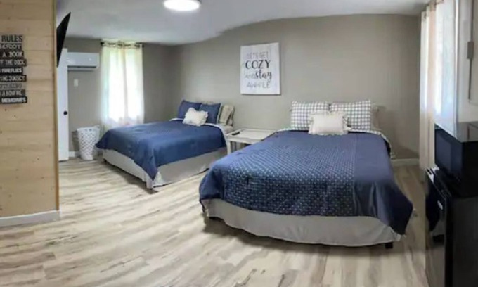 Gilbertsville Hotel | Motel at Kentucky Lake. The Cozy room.