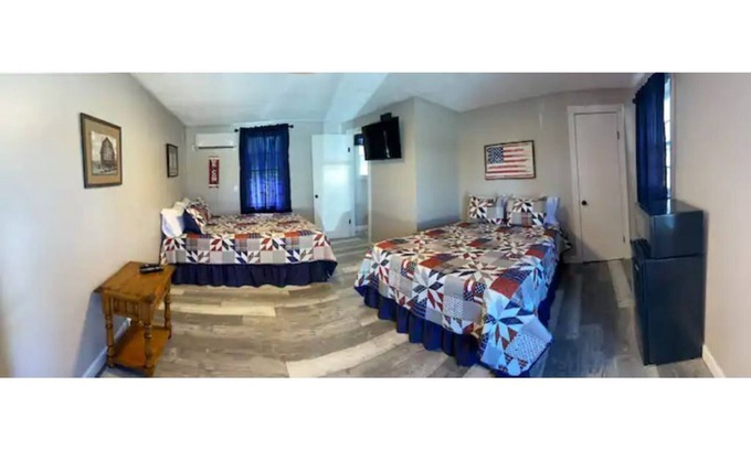 Gilbertsville Hotel | Motel at KY Lake. Stars & Stripes.