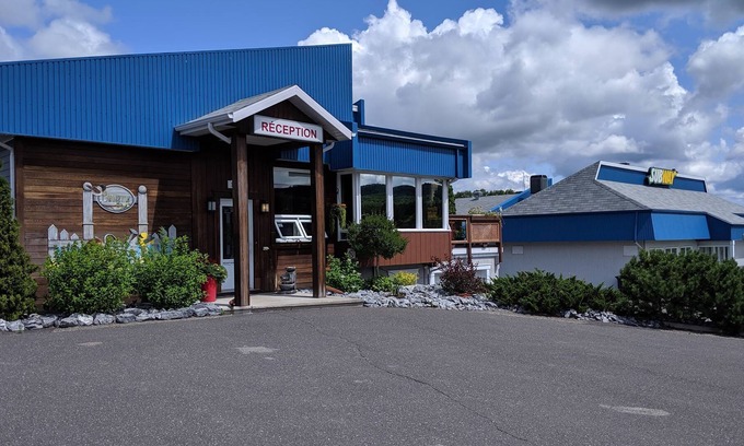 Degelis Hotel | Motel Claude
