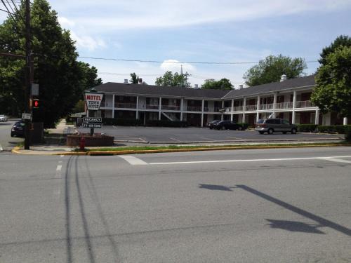 Historic Downtown Bedford Hotel | Motel Town House