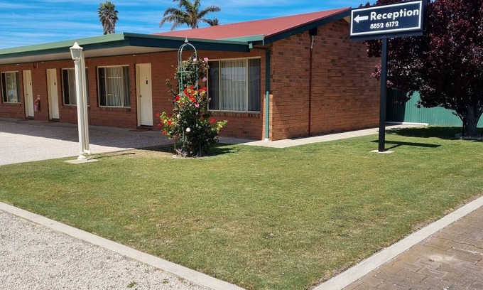 Melville Cabin | Motel Unit, 1 Street back from the beach with tidal pool