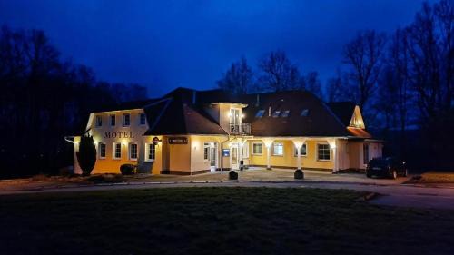 Dehtare Hotel | Motel Velký Rybník