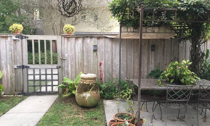 Mid City South House | MOTHER-IN-LAW SUITE IN PRESTIGIOUS GOODWOOD