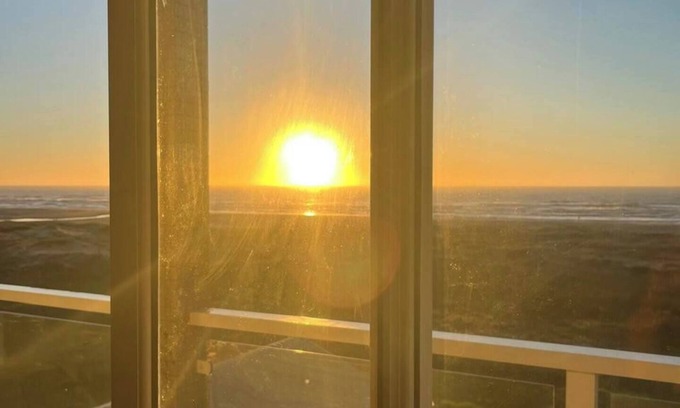 Torres Apartment | Mother's Day promotion! Seafront penthouse.