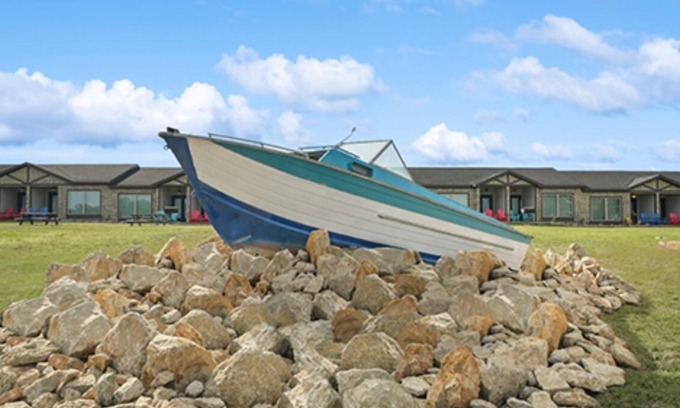 Graford Hotel | MotorBoat Inn Suite 10