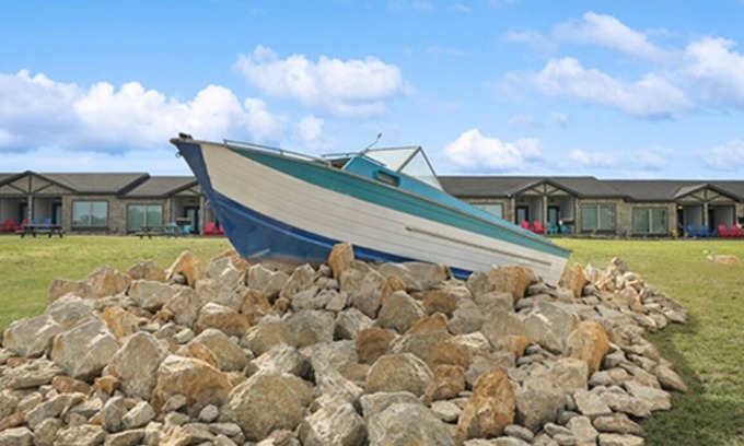 Graford Hotel | MotorBoat Inn Suite 2 Pet Friendly