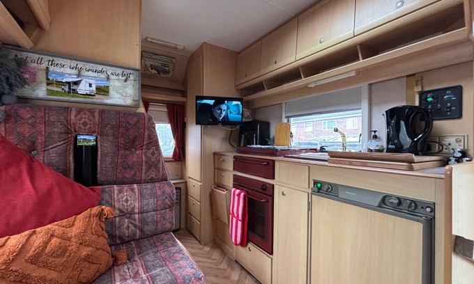 Measham Ski Chalet | Motorhome in Hinckley- Sleeps 3- Pet Friendly