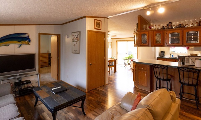 Hayward House | Motorsports Basecamp near lakes and forest