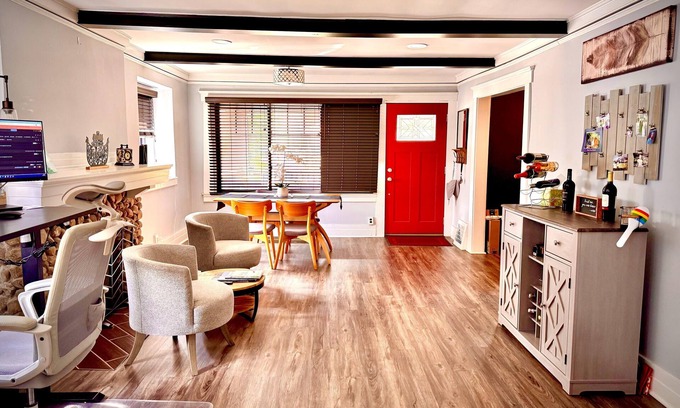 New Center Detroit House | Motown City Craftsmen Close to Everything!