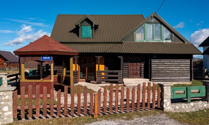 Zabljak Cabin | Mouintain View Cabin with Sauna in Žabljak