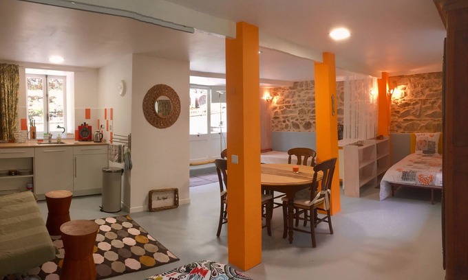Blot-lʼEglise House | Moulin de la Fayolle, Chambre d'Amis: dortoir 8 couchages avec kitchenette.