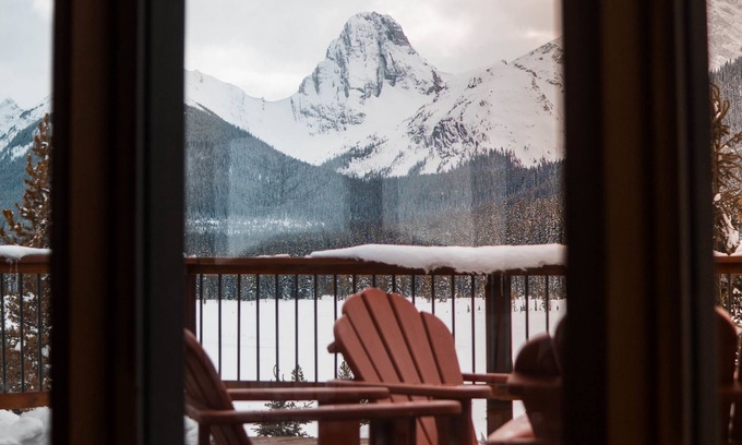 Spray Valley Provincial Park Hotel | Mount Engadine Lodge