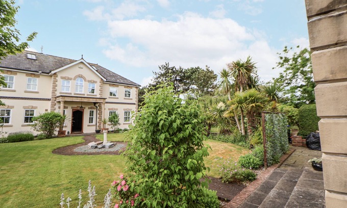 Meliden Cottage | MOUNT HOUSE, family friendly, character holiday cottage in Dyserth