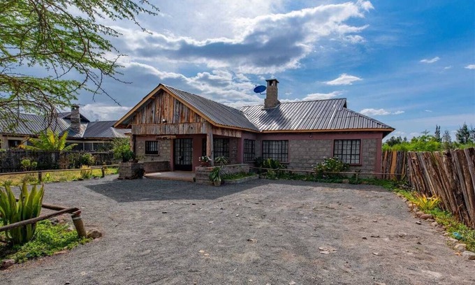 Nanyuki Villa | Mount Kenya Villas has spectacular views that overlook Mount Kenya