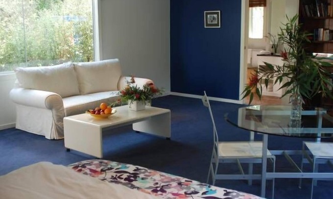 Mount Martha Cottage | Mount Martha, White Lilac, Holiday Studio