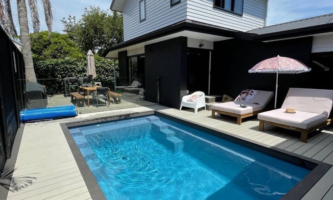 Omanu House | Mount Maunganui Family Holiday Home with Pool & Spa!