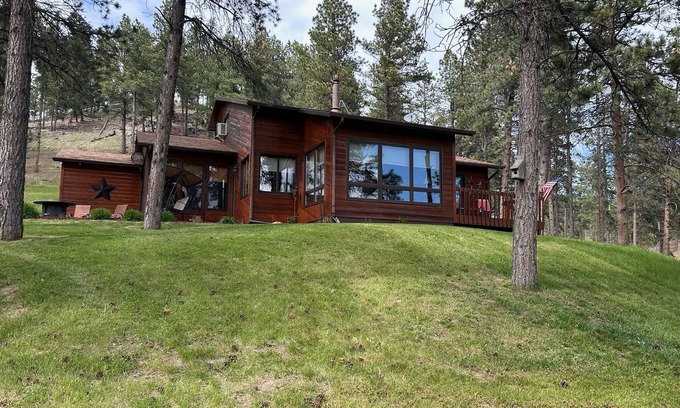 Hill City House | Mount Rushmore 9 miles, Hill City 3 miles! Sleeps 6