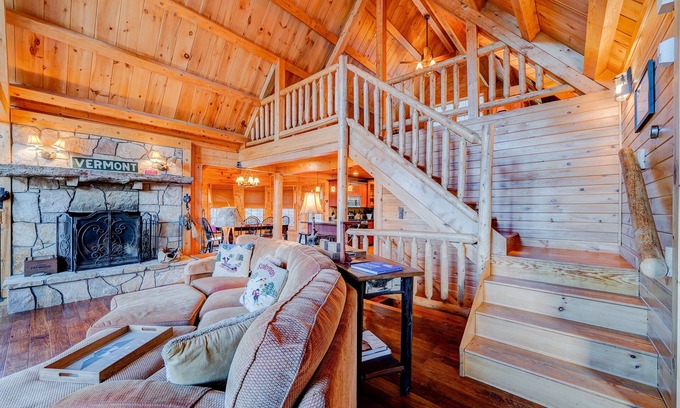 Wilmington Cabin | Mount Snow Cabin with Private Hot Tub by RedAwning