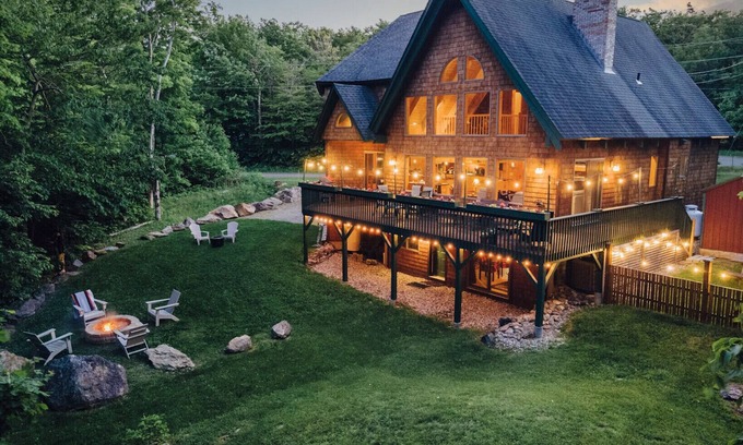 Wilmington House | Mount Snow Chalet-modern family home, chefs kitchen, gameroom, Clubhouse pool