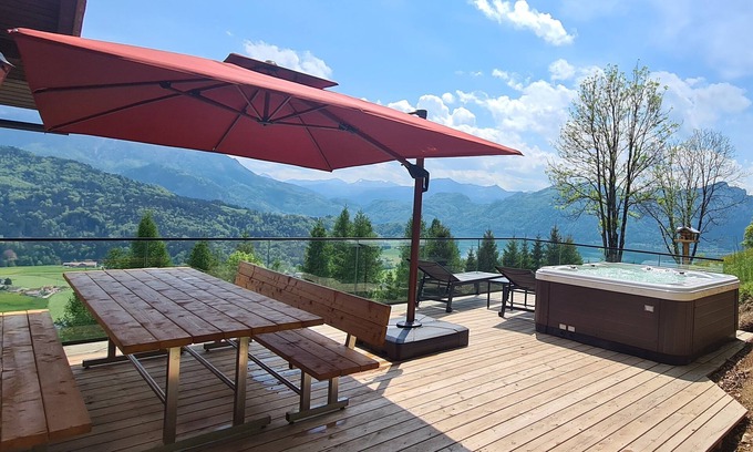 Innerschwand House | Mountain villa with panoramic terrace - whirlpool - mountain and lake view