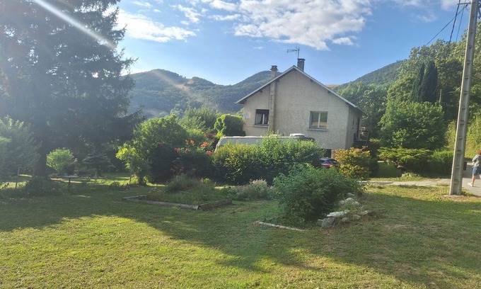 La Salle-en-Beaumont Apartment | Mountain apartment. Pets allowed