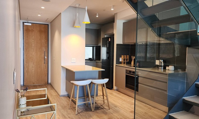 Bo'Kaap Apartment | Mountain and City Views from Cloud Nine-Rooftop Deck