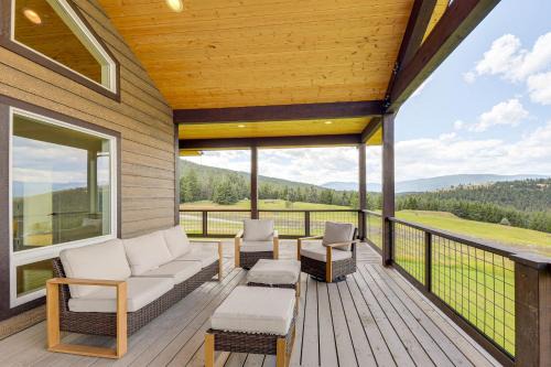 Rexford House | Mountain and Lake View Rexford Estate on 28 Acres!