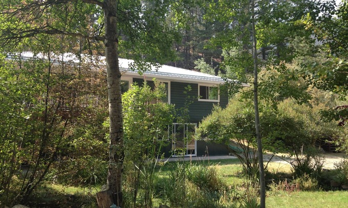Helena House | Mountain Artsy House