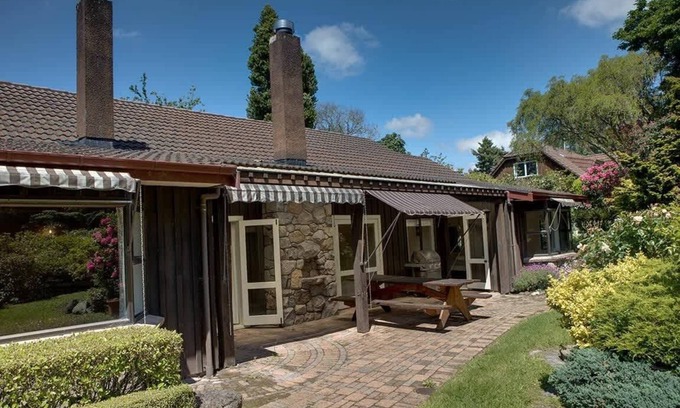 Springfield House | Mountain Bike Manor | Spacious with Spa Pool
