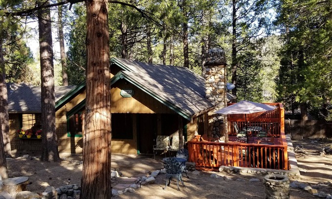 Idyllwild Cabin | Mountain Cabin - Old Idyllwild Charm! Dog friendly. Minutes from the village.